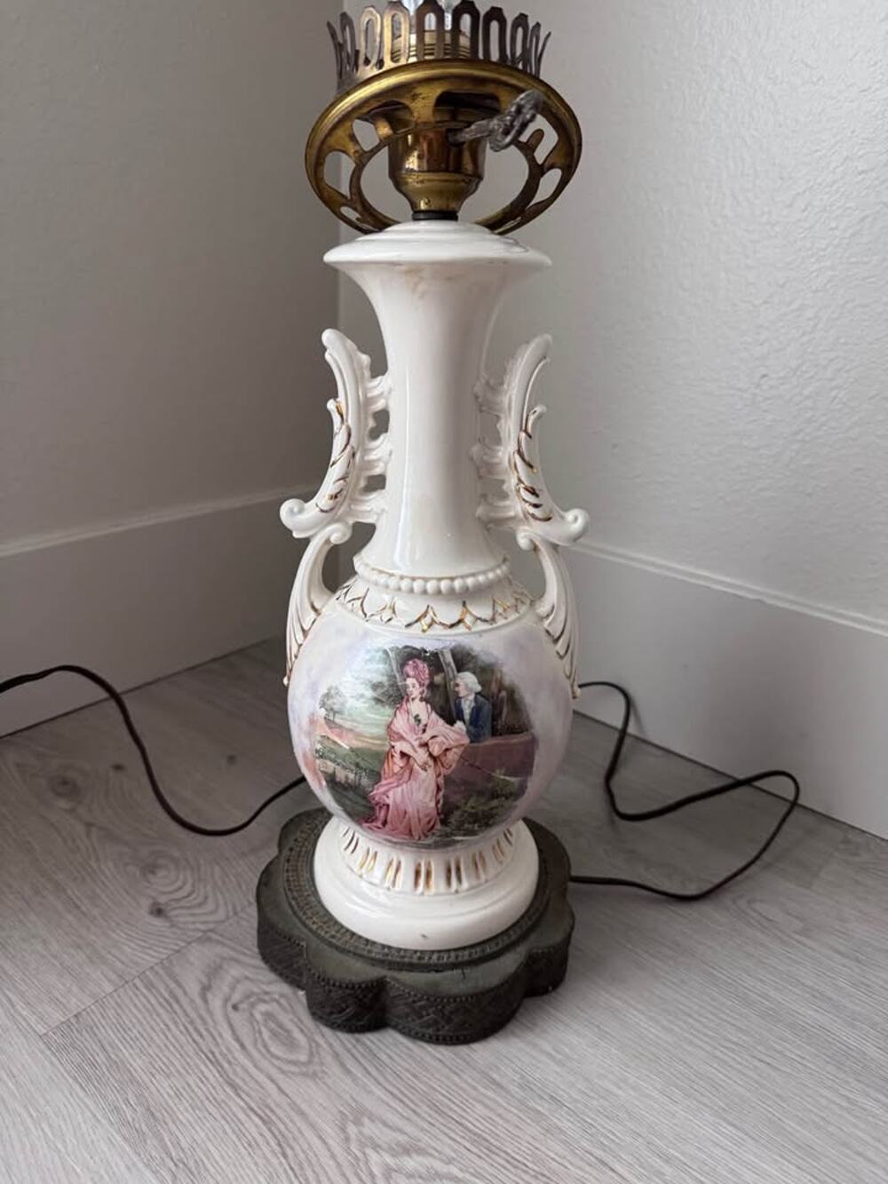 Vintage Urn Style Hand-painted George Martha Colonial Porcelain Table Lamp